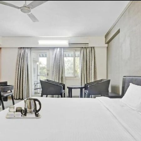 Отель Aec Residency Alappuzha Экстерьер фото