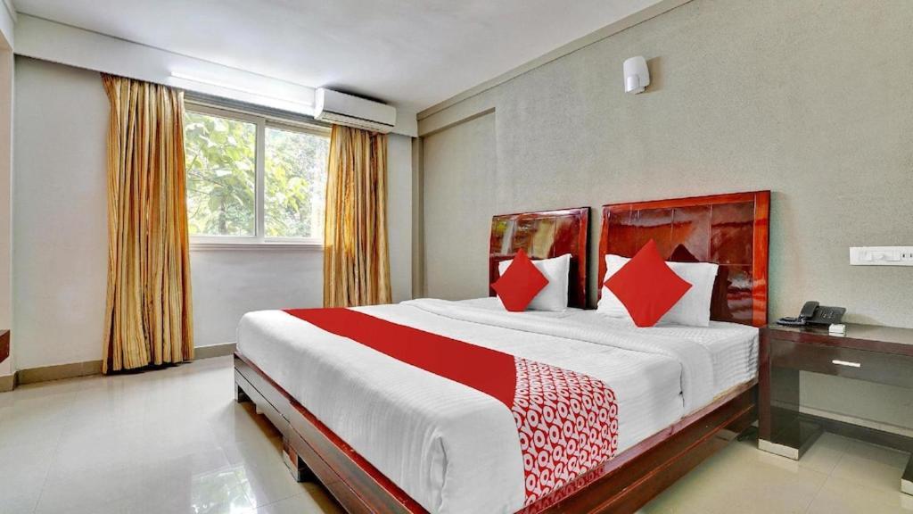 Отель Aec Residency Alappuzha Экстерьер фото
