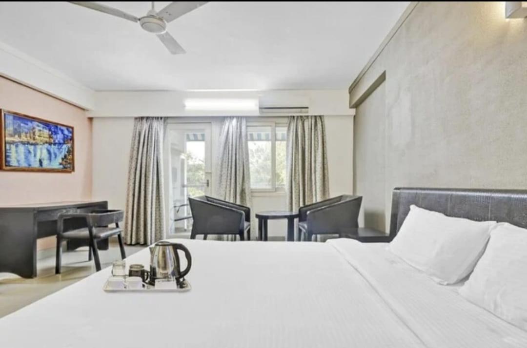 Отель Aec Residency Alappuzha Экстерьер фото