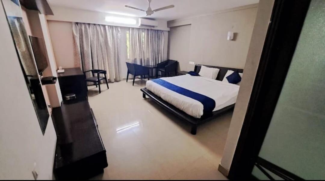 Отель Aec Residency Alappuzha Экстерьер фото