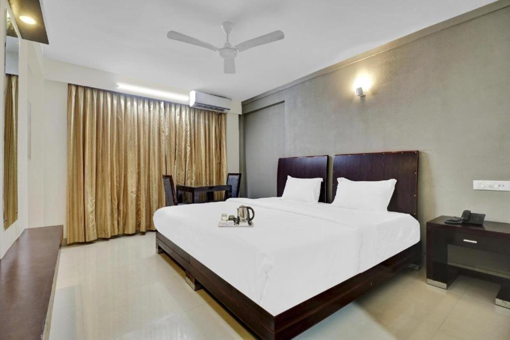 Отель Aec Residency Alappuzha Экстерьер фото