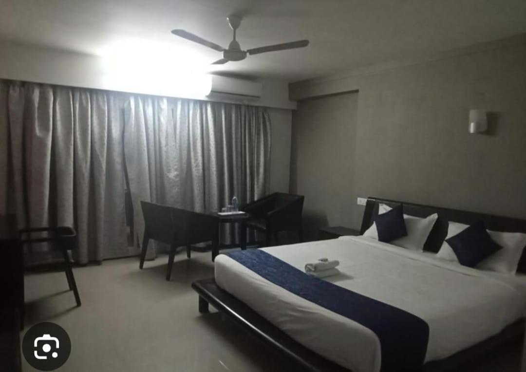 Отель Aec Residency Alappuzha Экстерьер фото
