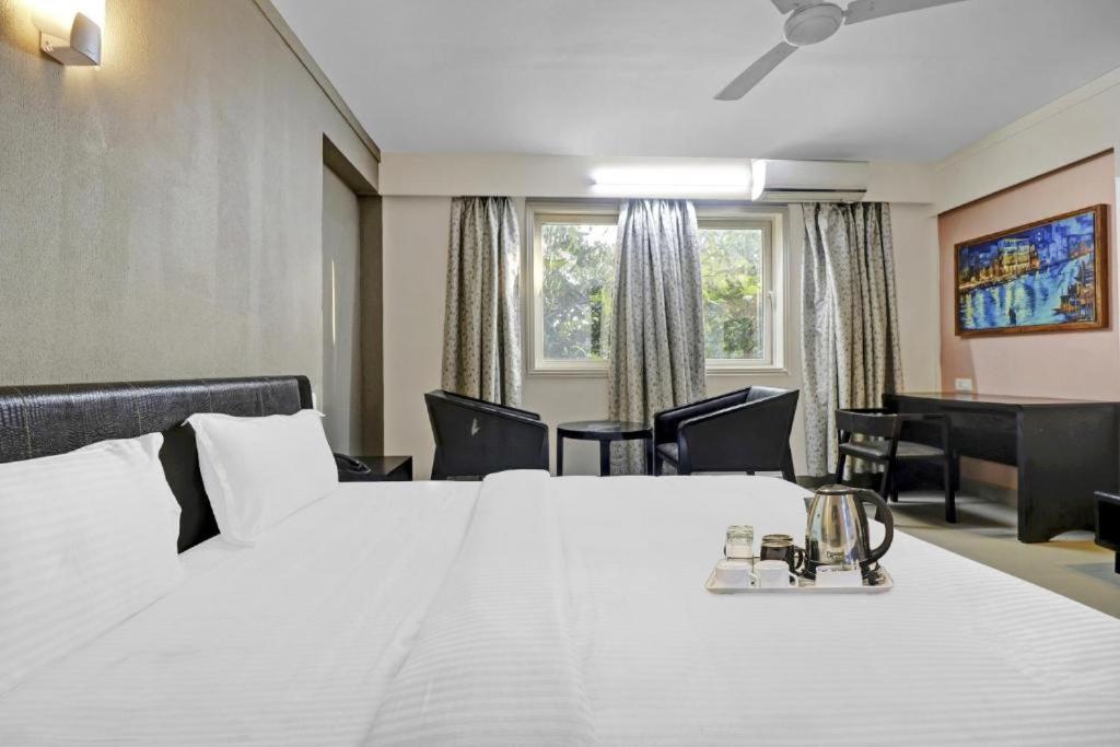Отель Aec Residency Alappuzha Экстерьер фото