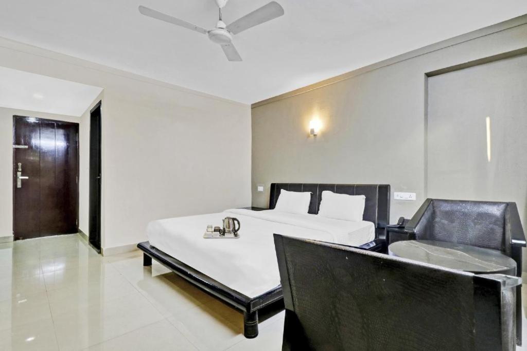 Отель Aec Residency Alappuzha Экстерьер фото
